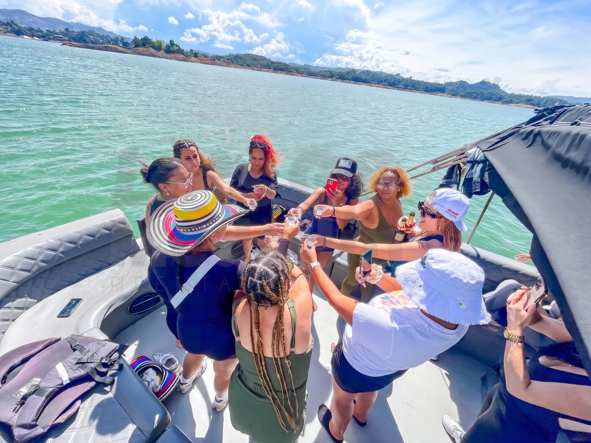 Guatapé VIP & Yate Privado